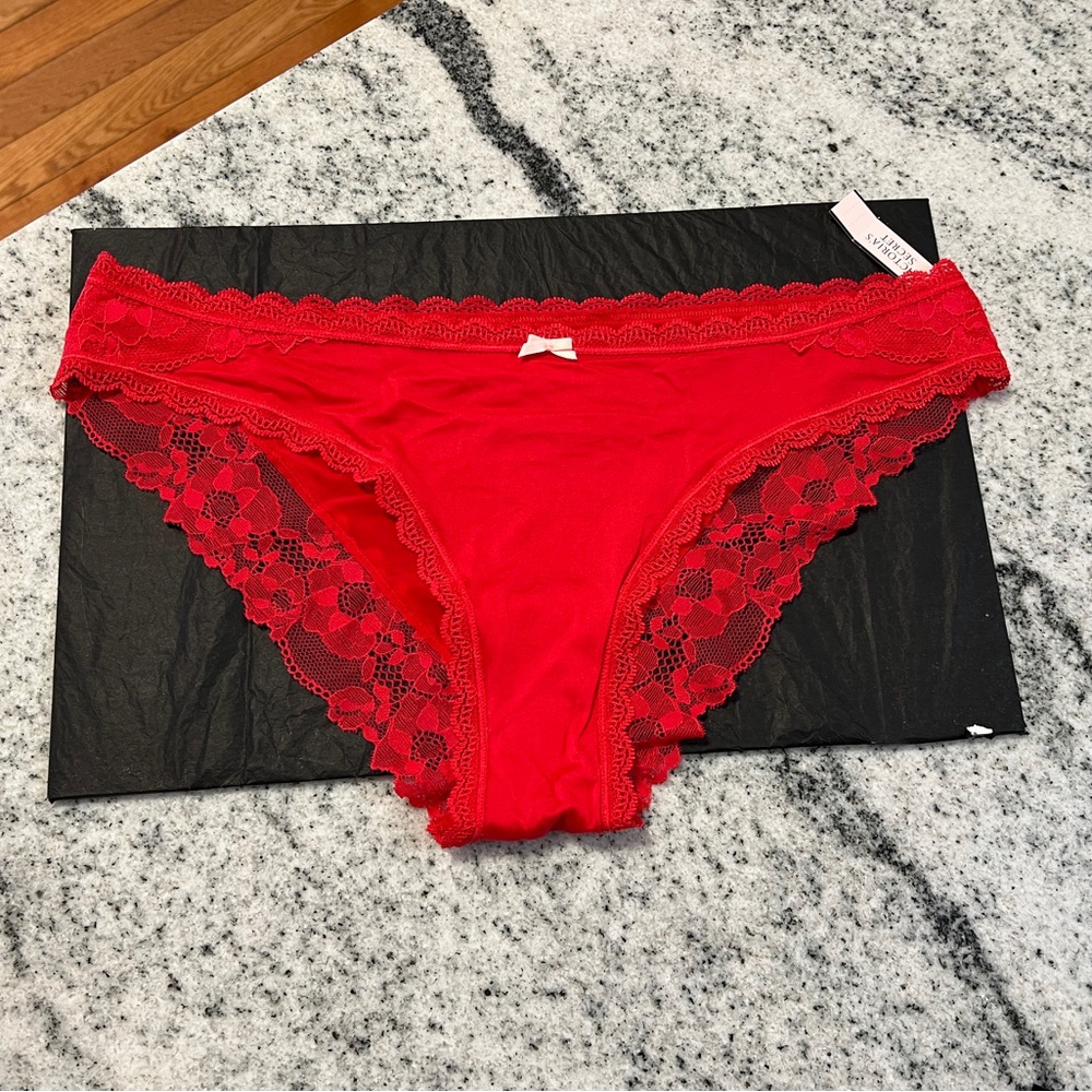 NWT Victoria’s Secret Very Sexy BBV Red Satin Nylon Cheekini Panties VS large L